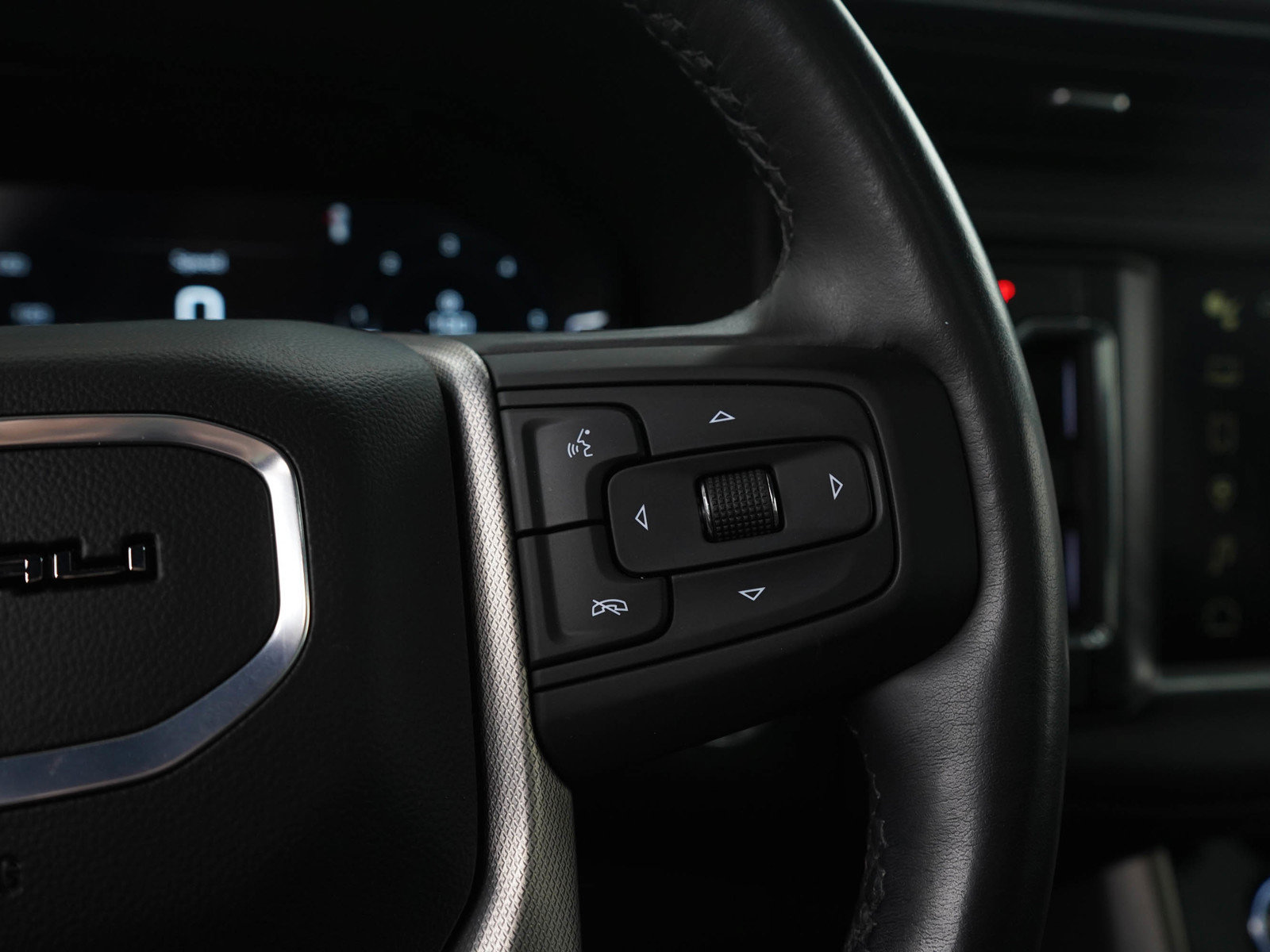 Used 2024 GMC Yukon Denali w/ Advanced Technology Package AWD/4WD image 30