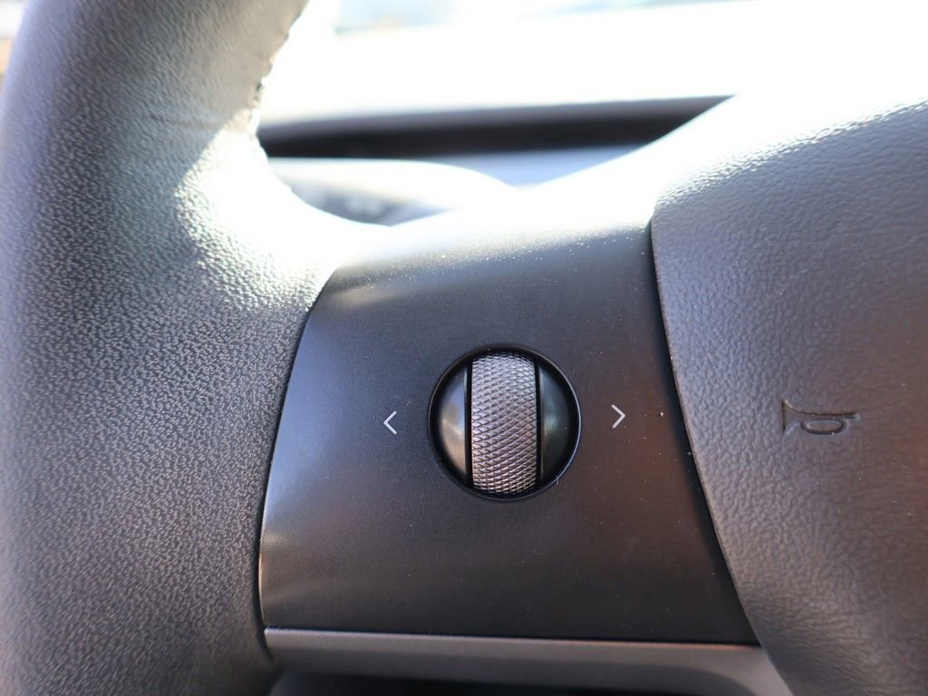 Used 2022 Tesla Model Y Long Range image 44