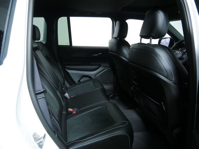 Used 2024 Jeep Grand Cherokee Altitude AWD/4WD image 11