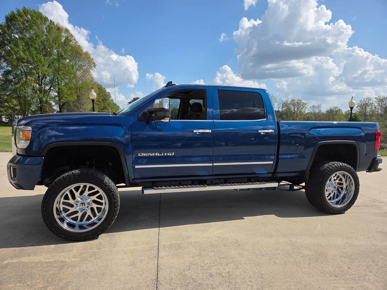 Used 2017 GMC Sierra 2500 Denali w/ Suspension Package, Off-Road image 2