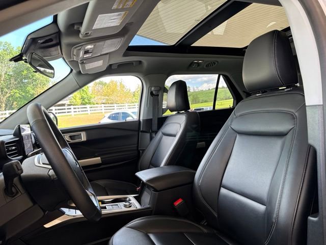 Used 2024 Ford Explorer XLT AWD/4WD image 10