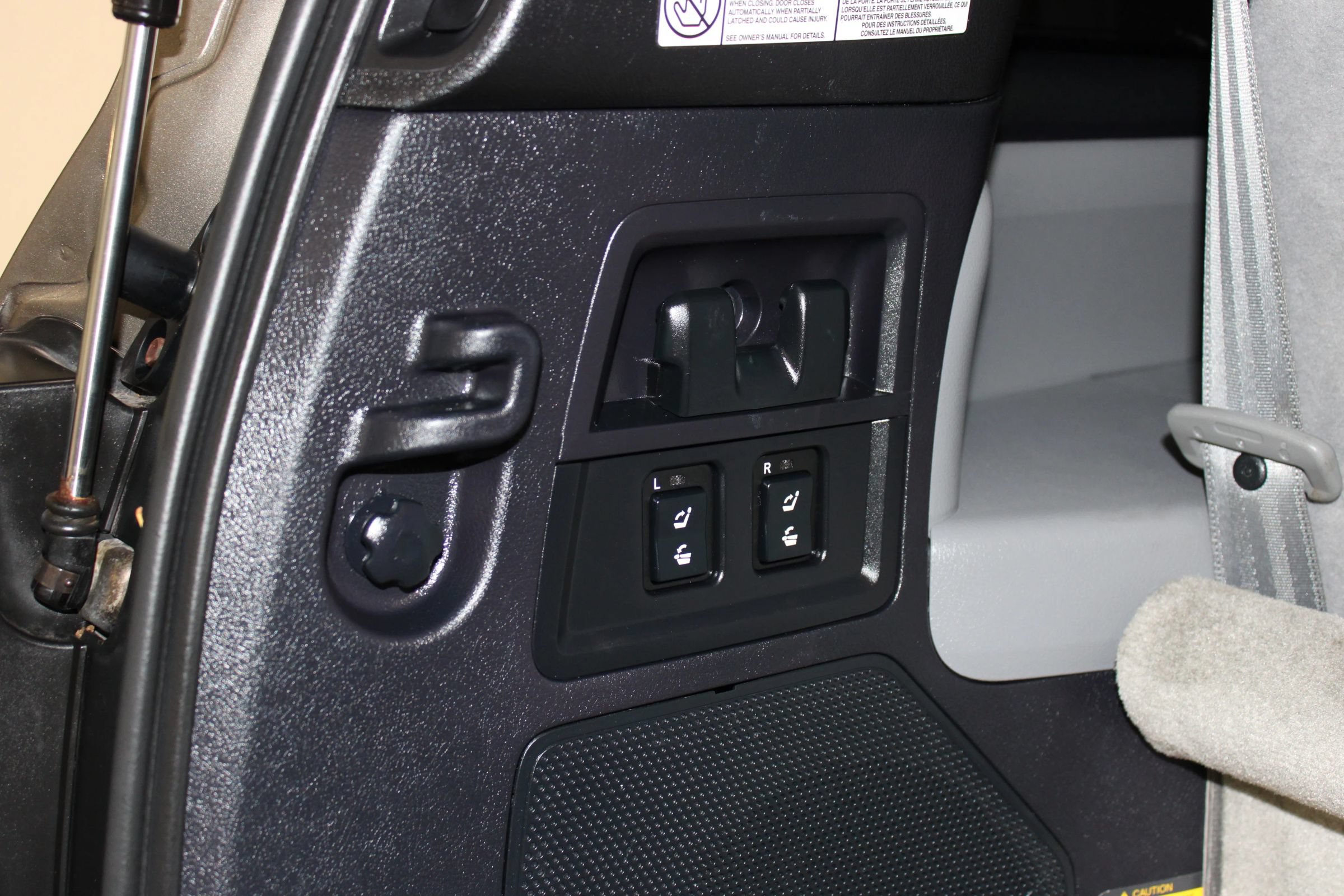 Used 2014 Toyota Sequoia Platinum RWD image 44