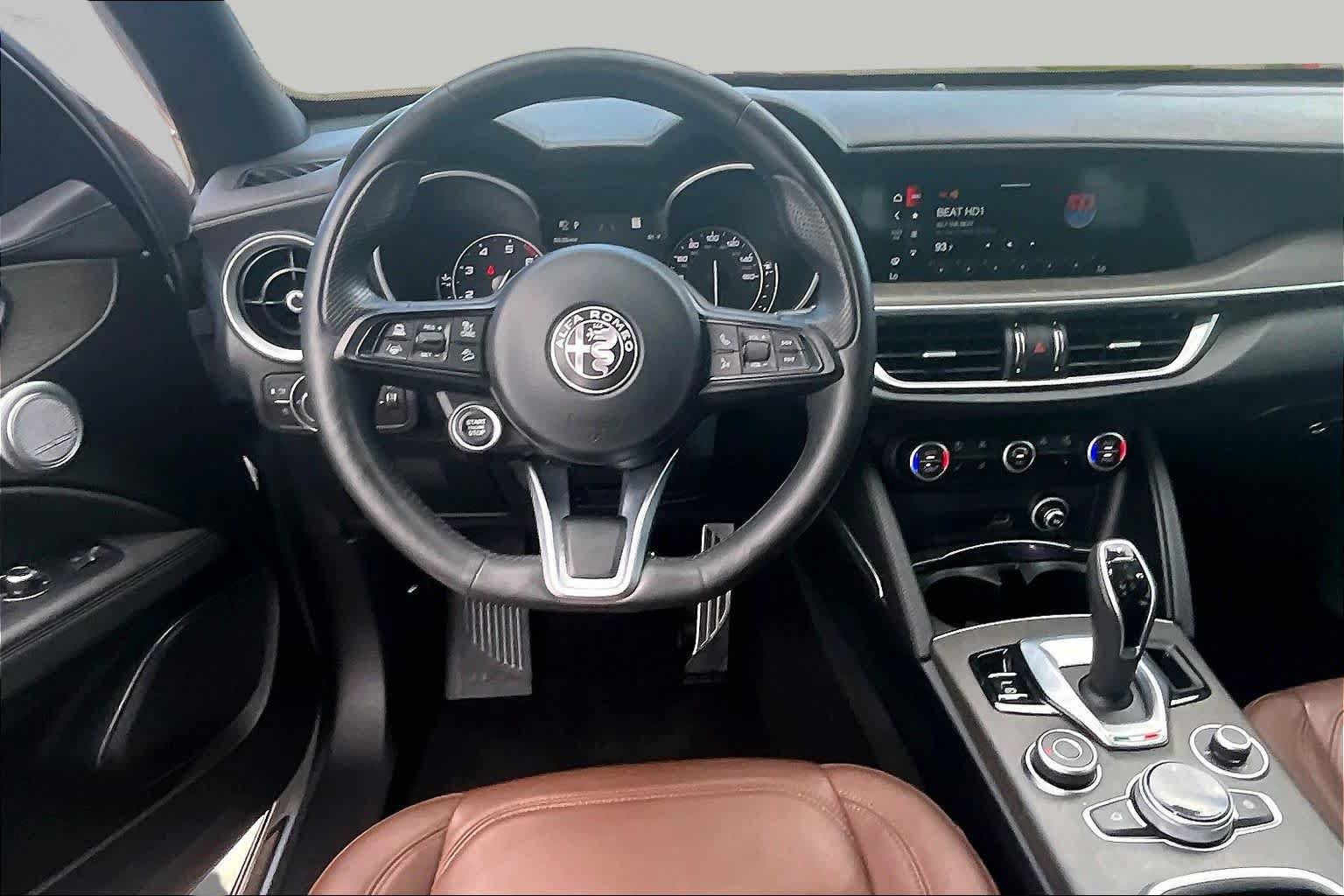 Used 2022 Alfa Romeo Stelvio Ti AWD/4WD image 5