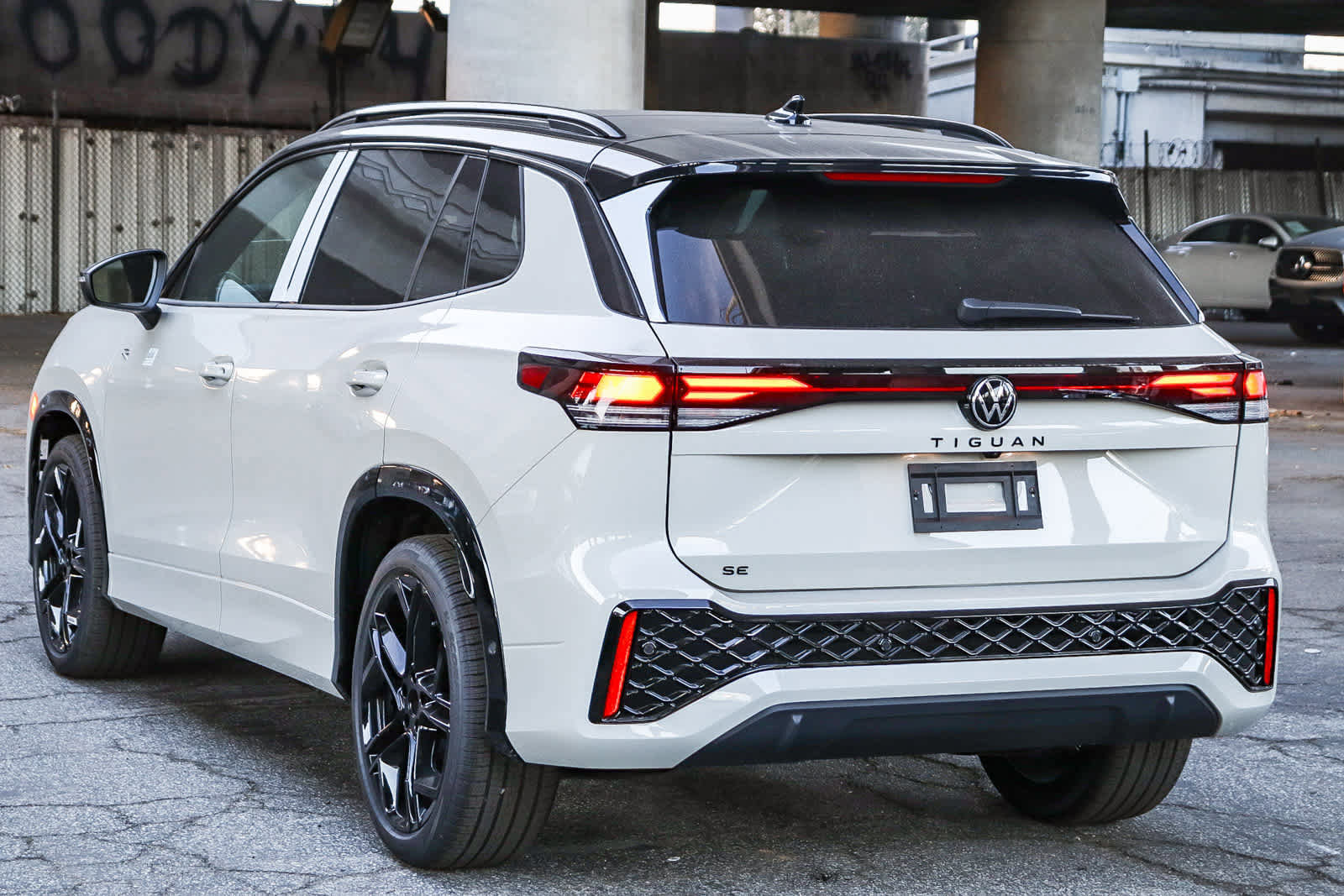 New 2026 Volkswagen Tiguan SE R-Line image 6