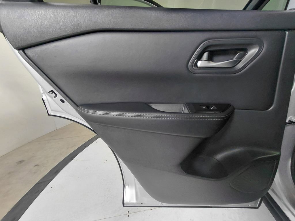 Used 2024 Nissan Rogue SV AWD/4WD image 11