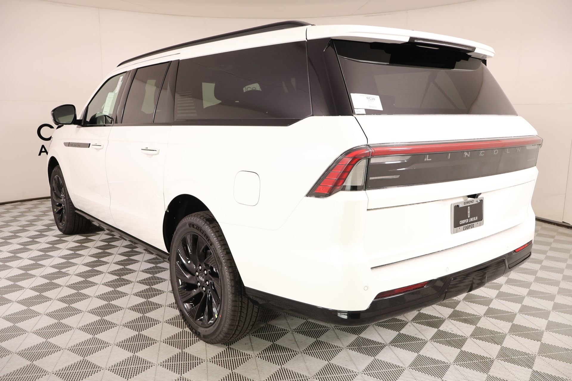 New 2026 Lincoln Navigator L Reserve AWD/4WD image 24