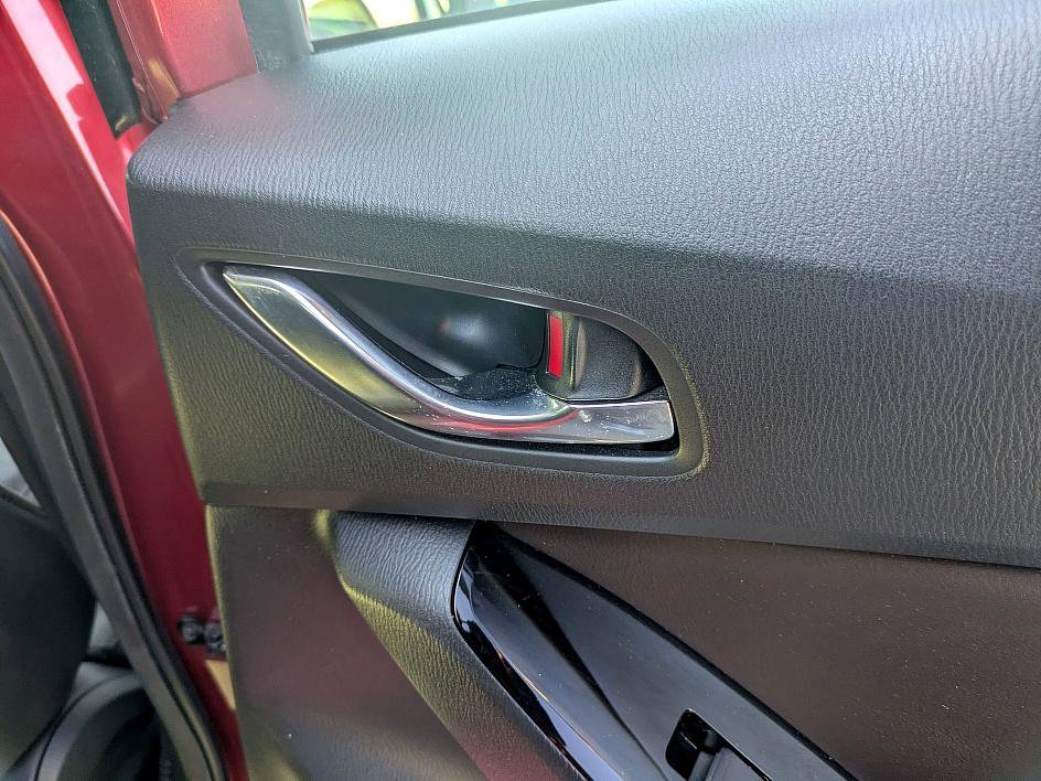 Used 2018 MAZDA MAZDA3 Touring image 30