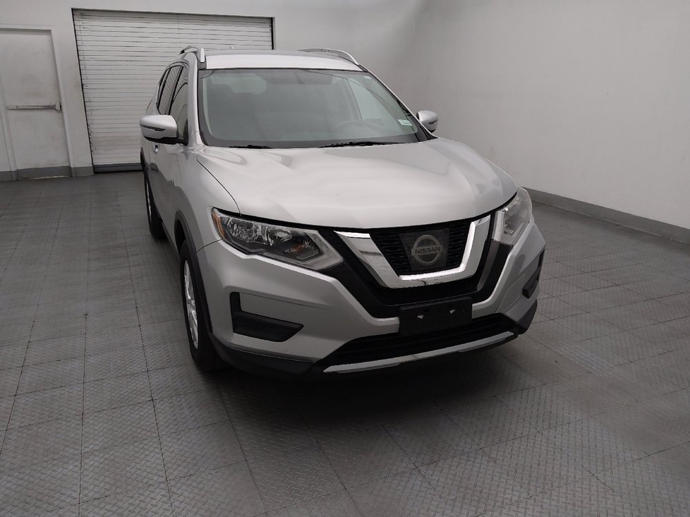 Used 2017 Nissan Rogue SV AWD/4WD image 14