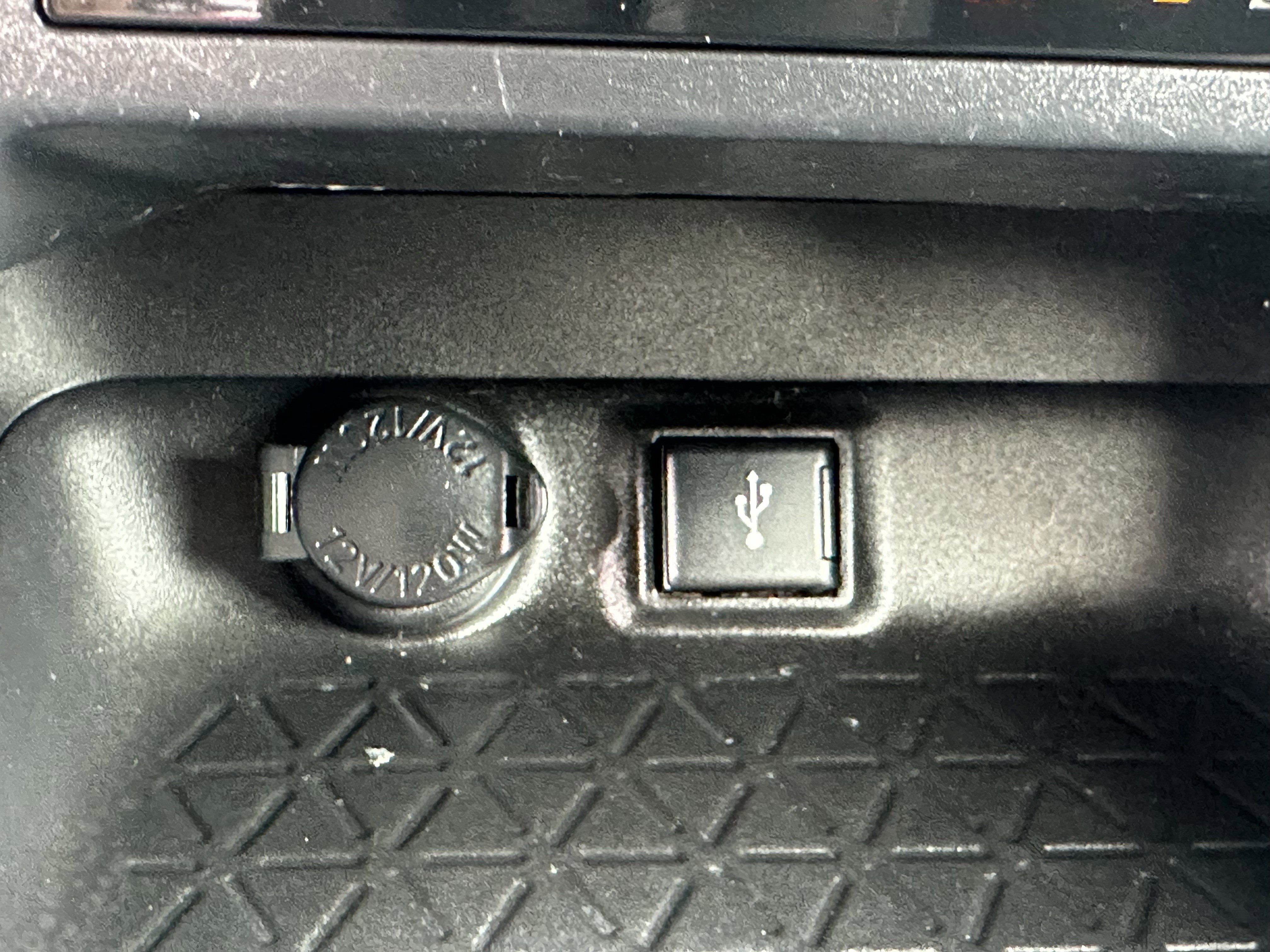 Used 2021 Toyota RAV4 XLE w/ Convenience Package image 32