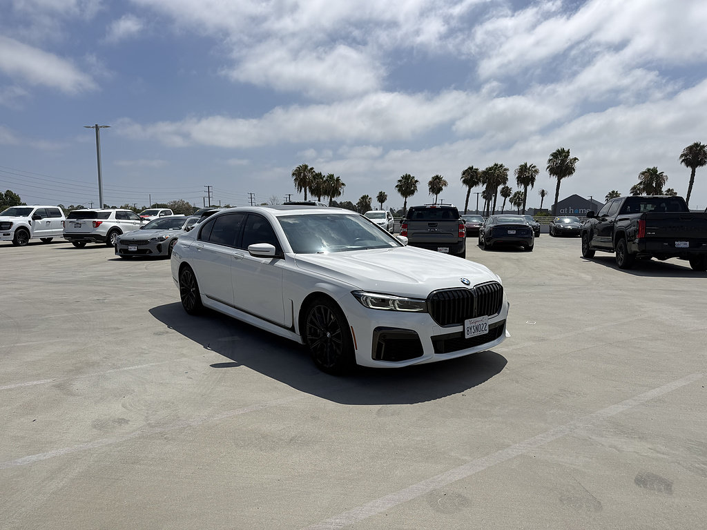 Used 2022 BMW 740i w/ M Sport Package RWD image 4