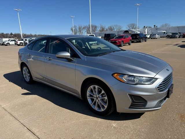 Used 2020 Ford Fusion SE image 1