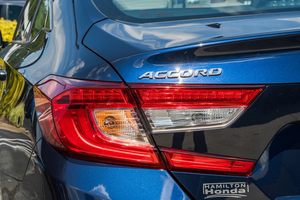 Used 2018 Honda Accord Touring image 7