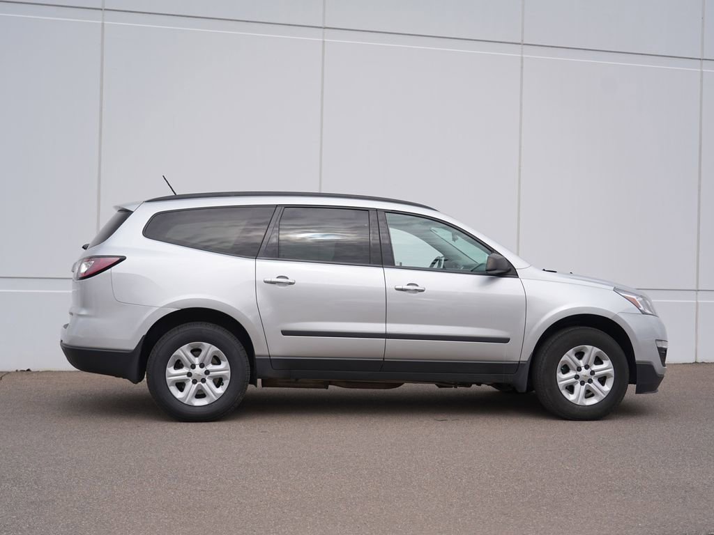 Used 2015 Chevrolet Traverse LS image 2