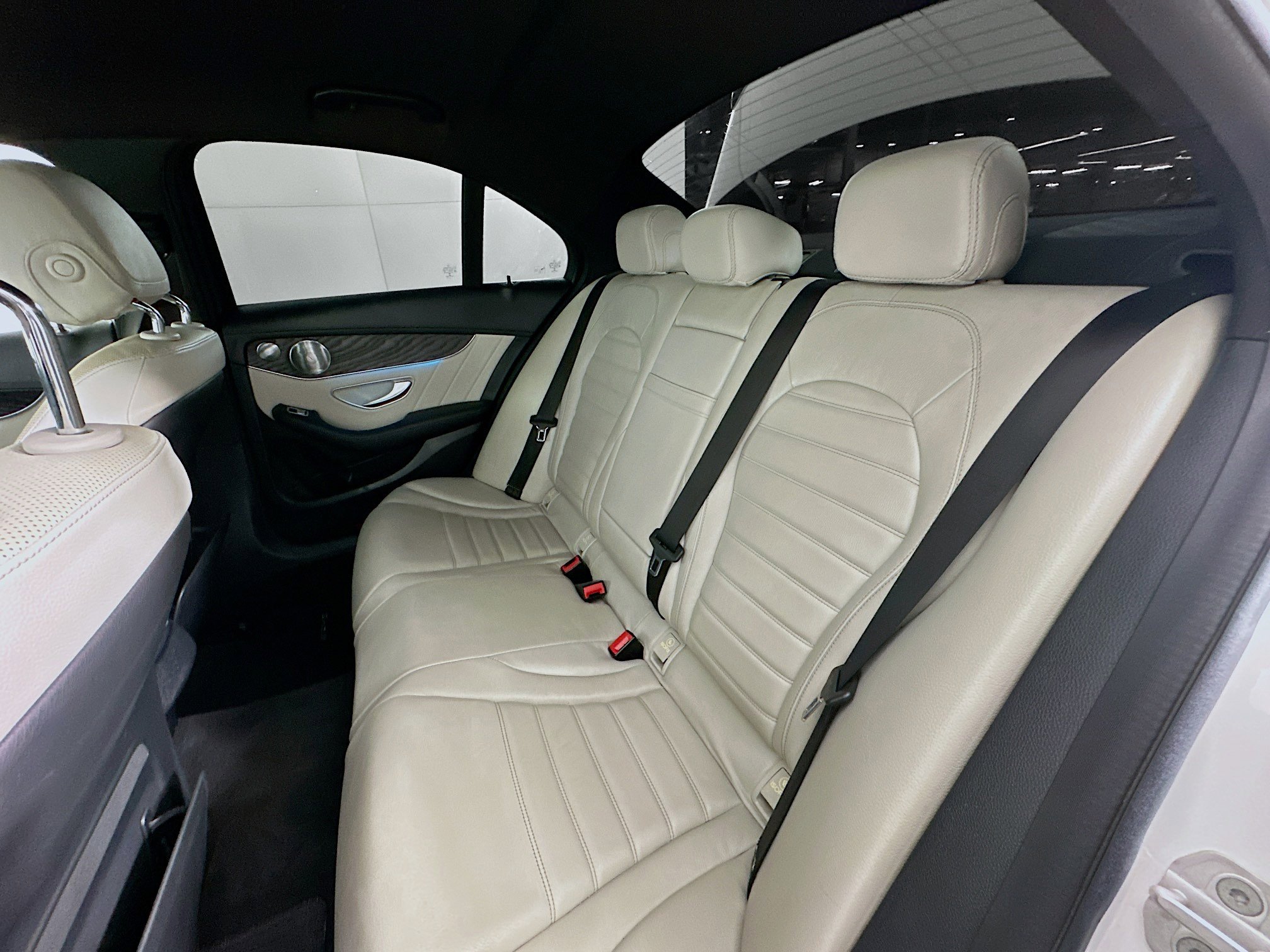 Used 2015 Mercedes-Benz C 400 4MATIC image 26