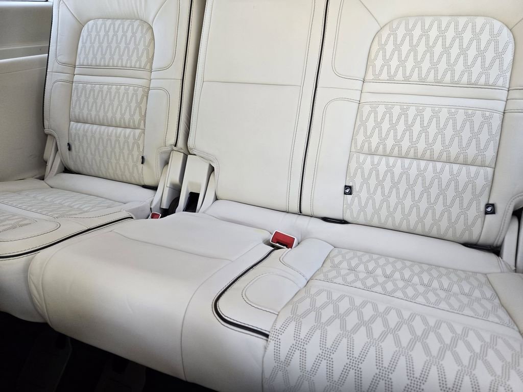 Used 2020 Lincoln Navigator Black Label w/ Cargo Convenience Package image 38