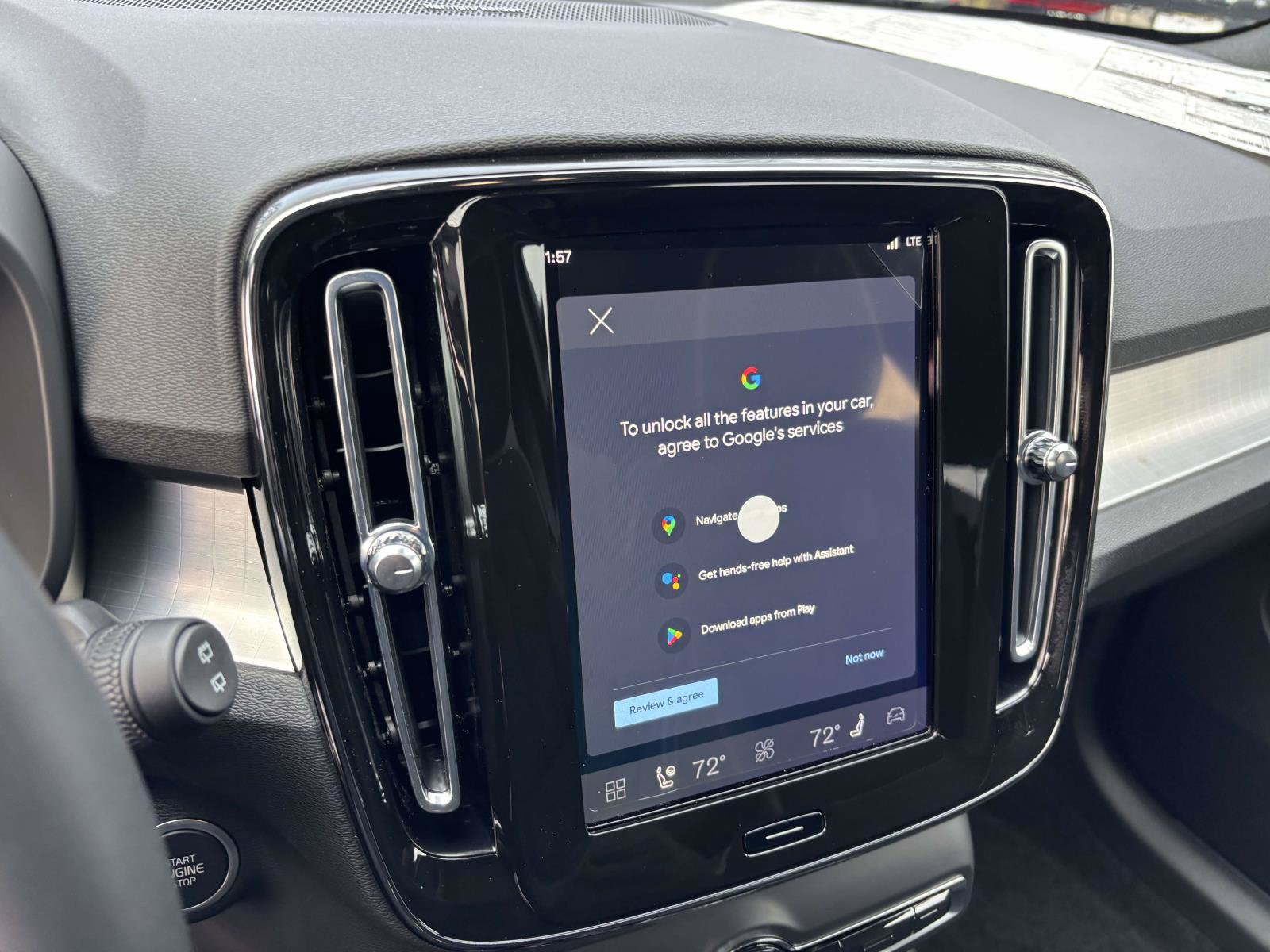 New 2026 Volvo XC40 B5 Ultra w/ Protection Package Premier AWD/4WD image 18