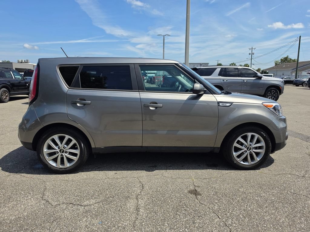Used 2017 Kia Soul + FWD image 10
