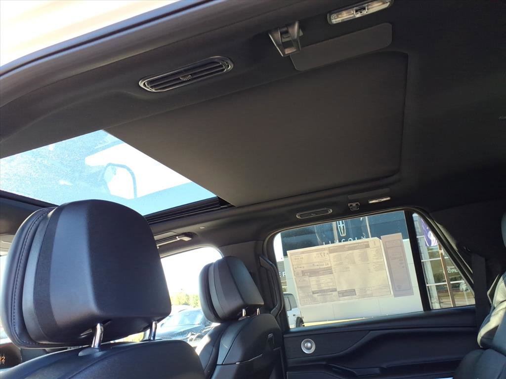 New 2025 Lincoln Navigator Reserve image 11