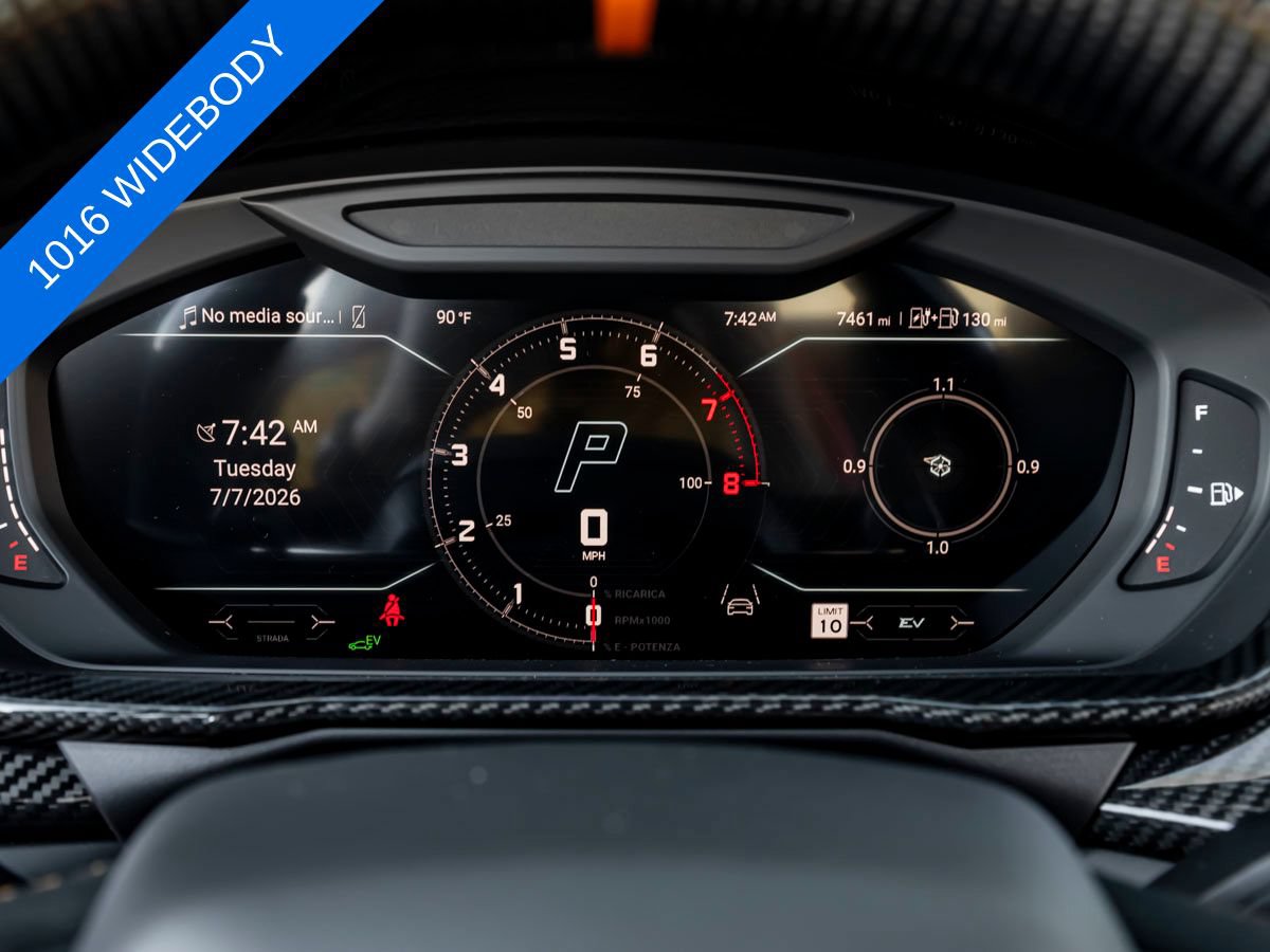 Used 2025 Lamborghini Urus SE AWD/4WD image 19