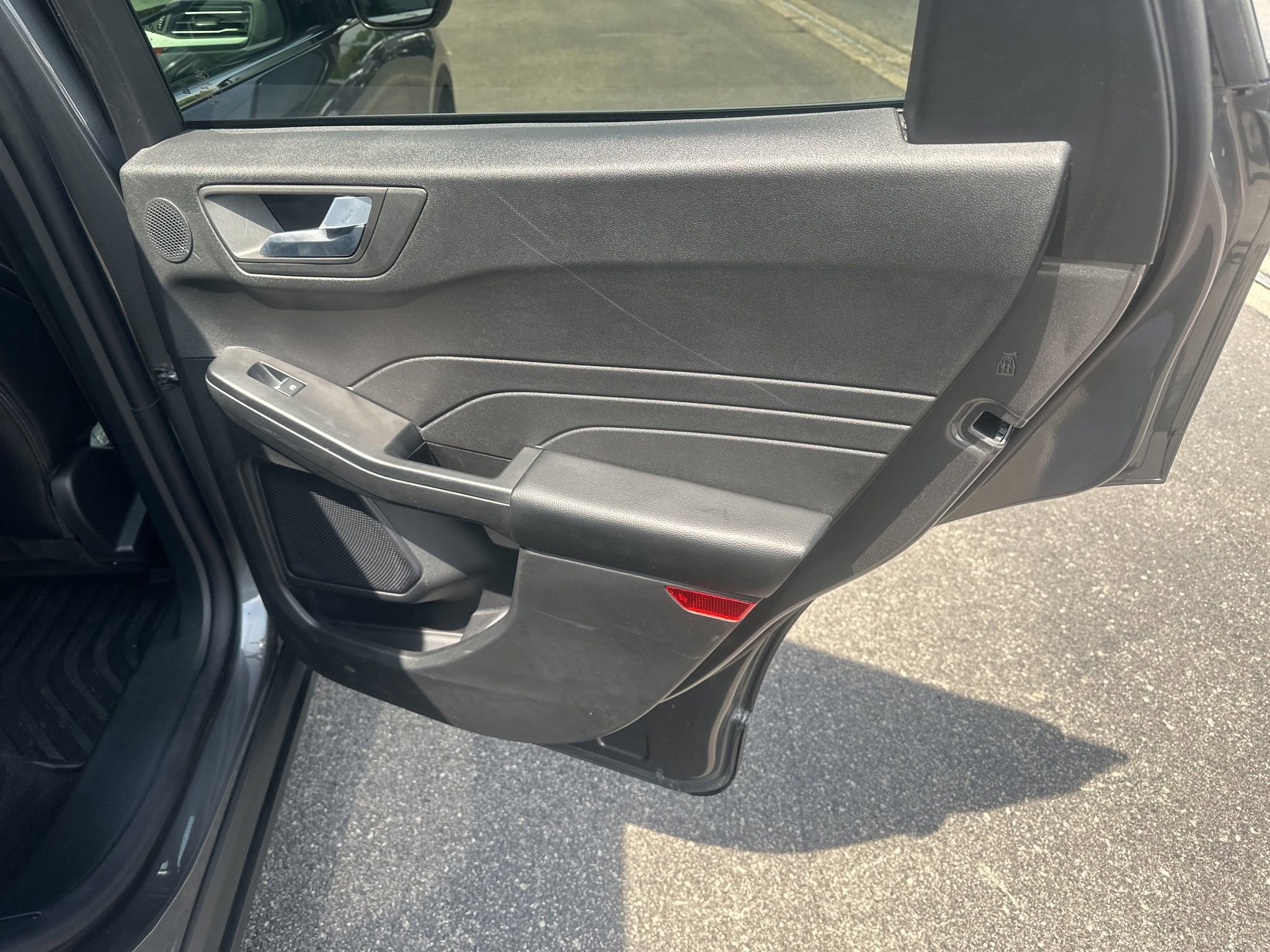 Used 2025 Ford Escape SE w/ PHEV Premium Package FWD image 15