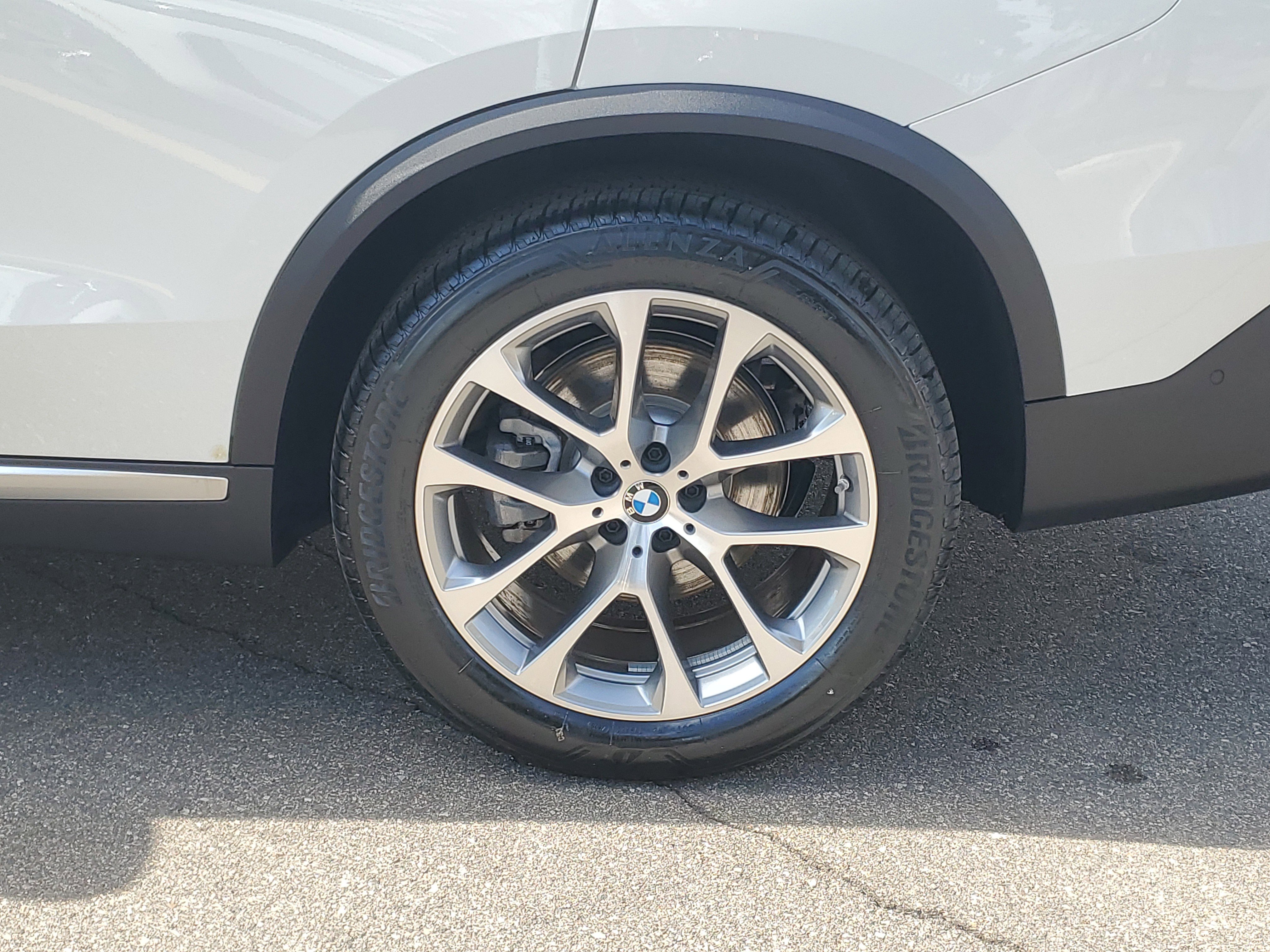 New 2026 BMW X5 xDrive40i w/ Climate Comfort Package AWD/4WD image 29