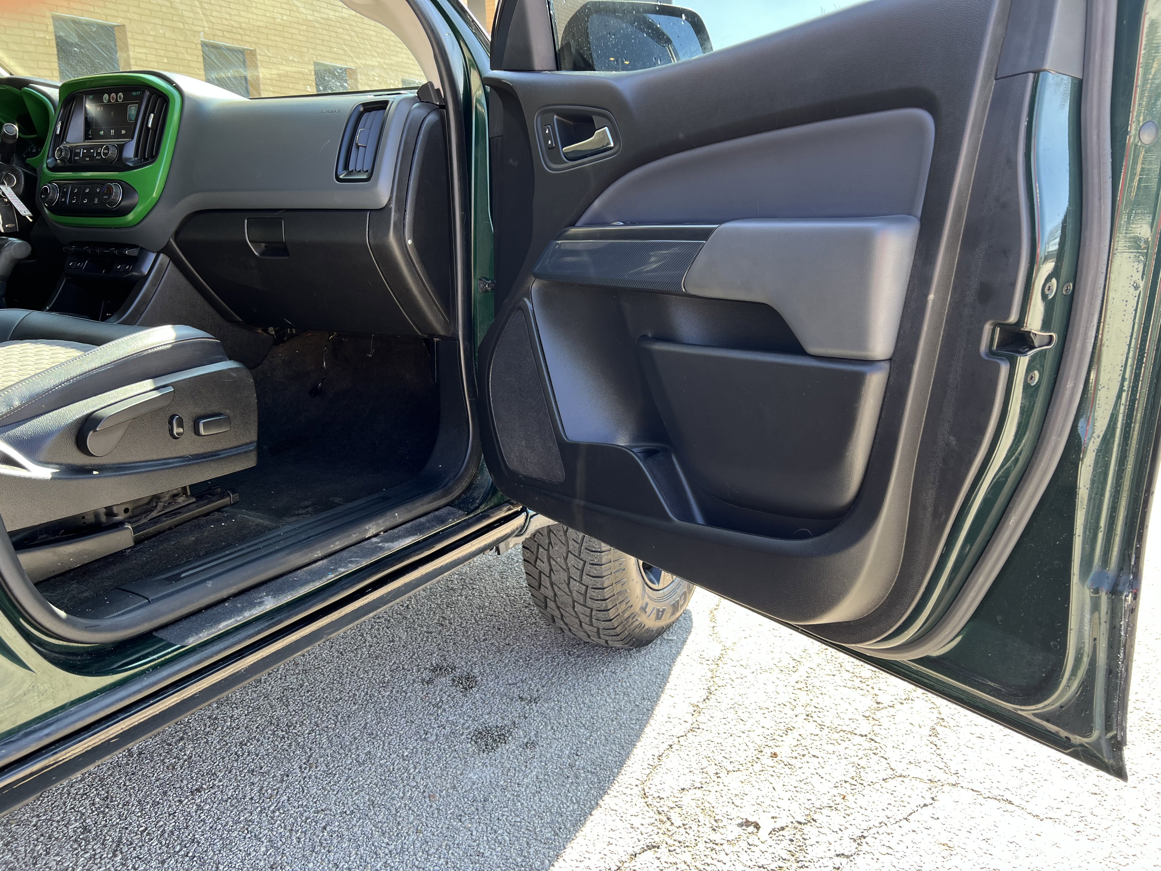 Used 2015 Chevrolet Colorado Z71 AWD/4WD image 18