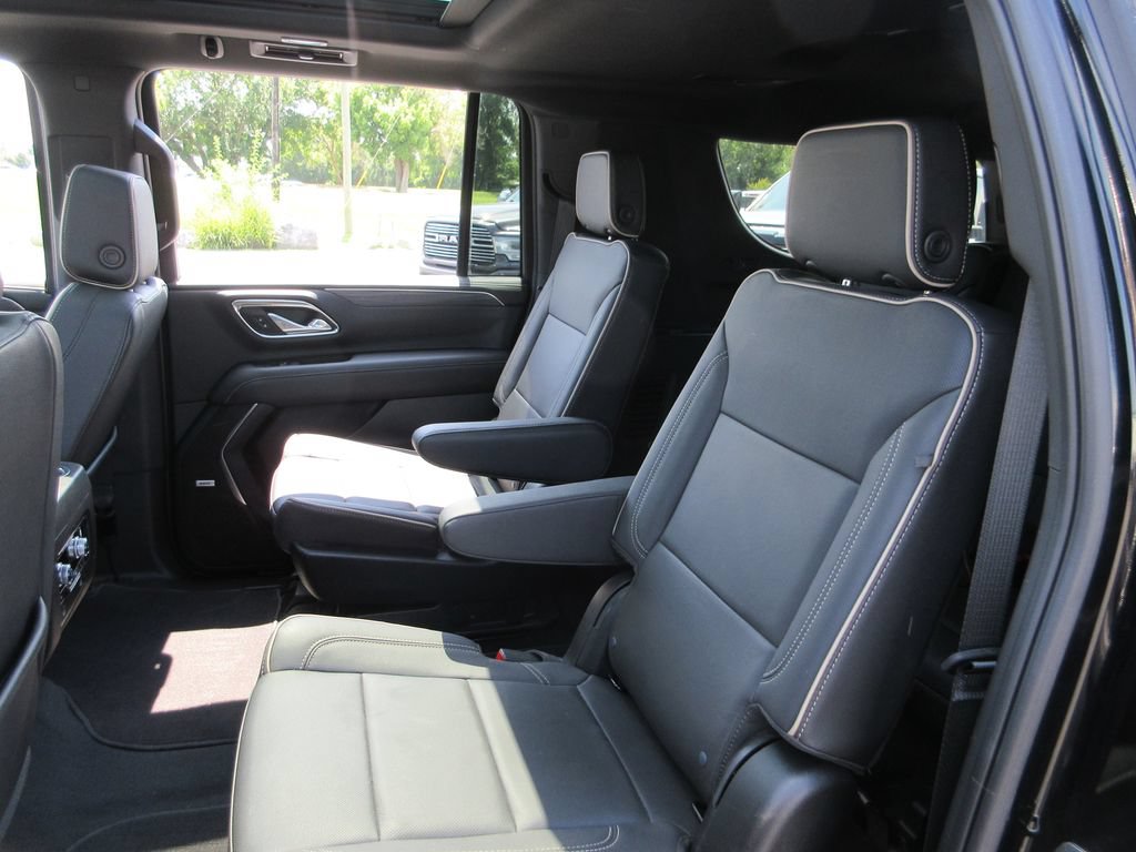 Certified 2024 GMC Yukon XL SLT w/ SLT Premium Package AWD/4WD image 23