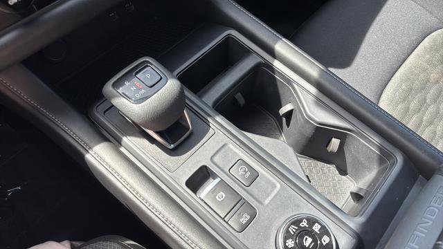 Used 2024 Nissan Pathfinder S AWD/4WD image 17