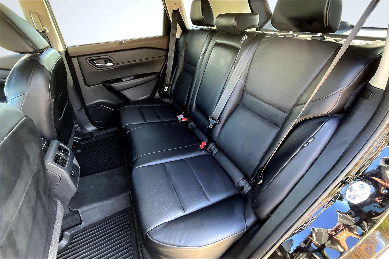 Used 2023 Nissan Rogue SV w/ SV Premium Package image 26