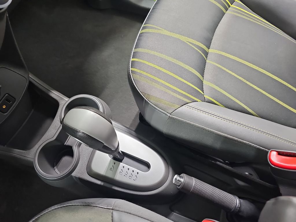 Used 2014 Chevrolet Spark LT image 28