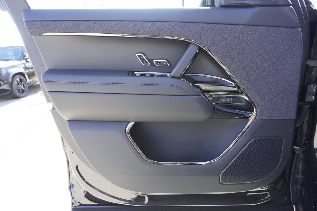 New 2026 Land Rover Range Rover Sport Dynamic SE AWD/4WD image 17