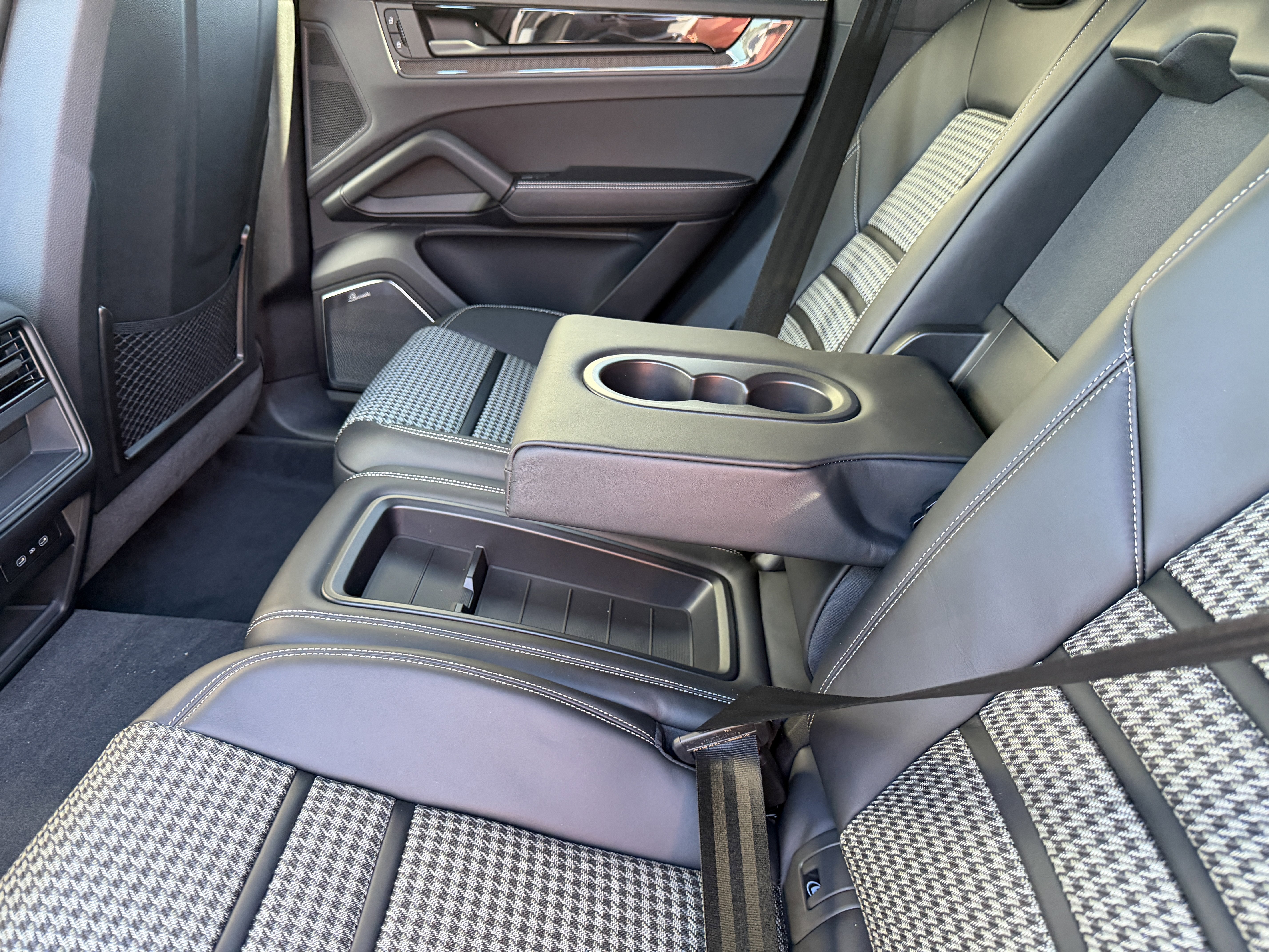 New 2026 Porsche Cayenne GTS image 21