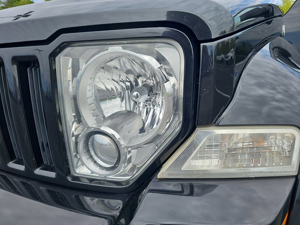 Used 2010 Jeep Liberty Sport AWD/4WD image 33
