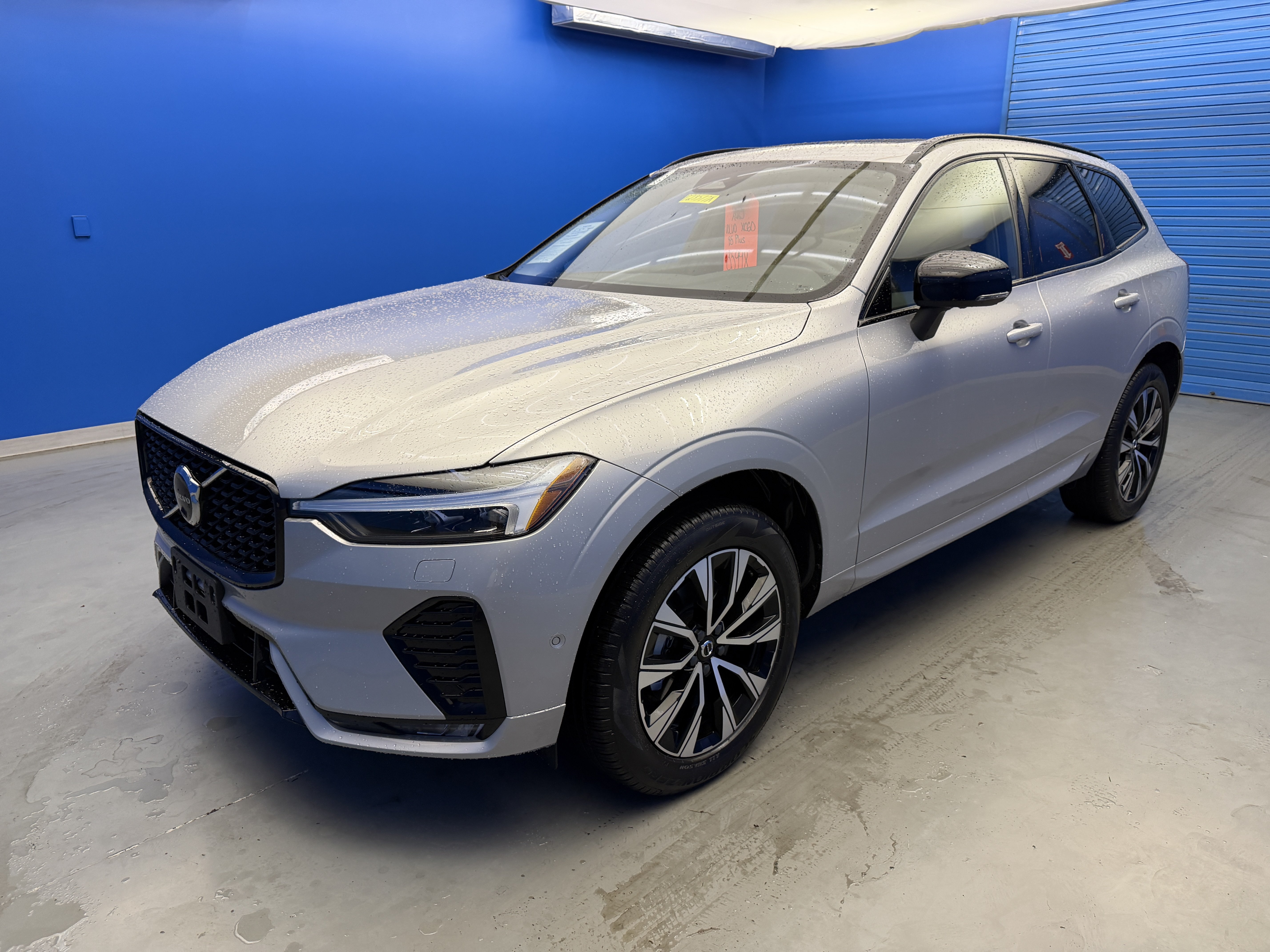 Used 2025 Volvo XC60 B5 Plus AWD/4WD image 4