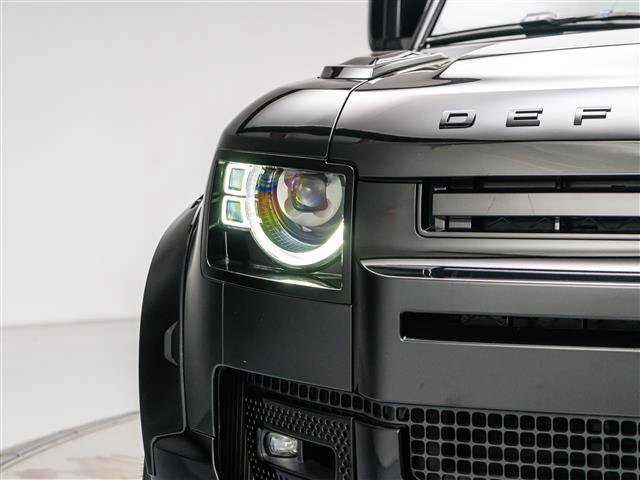 Used 2025 Land Rover Defender 110 S AWD/4WD image 9
