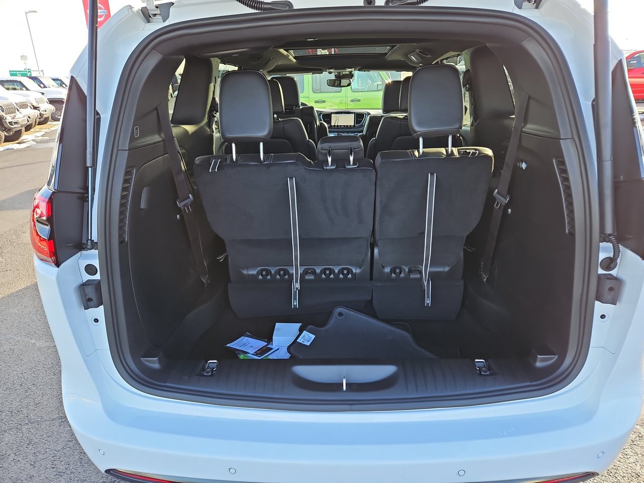 New 2026 Chrysler Pacifica Select AWD/4WD image 11