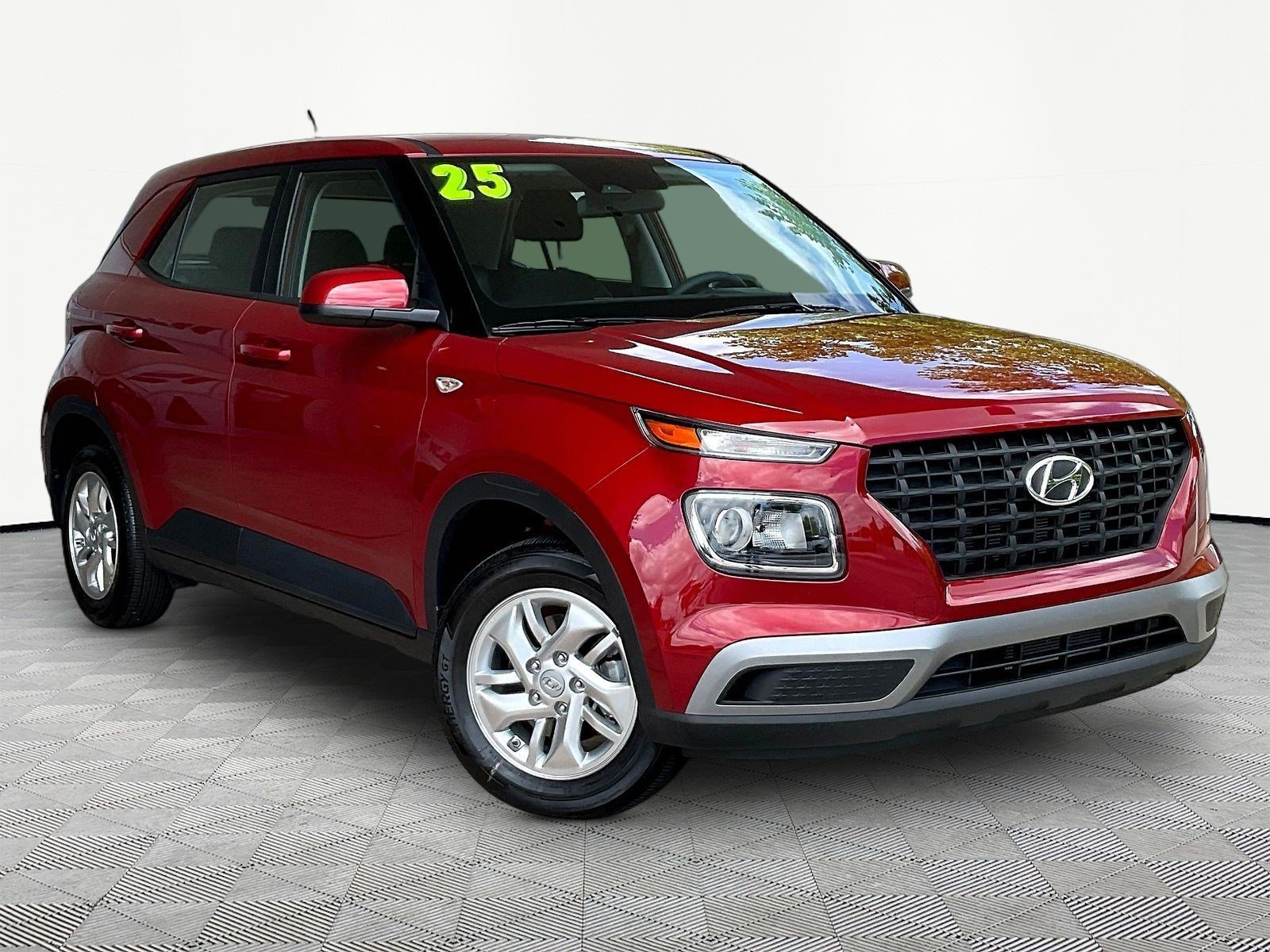 Used 2025 Hyundai Venue SE FWD image 3