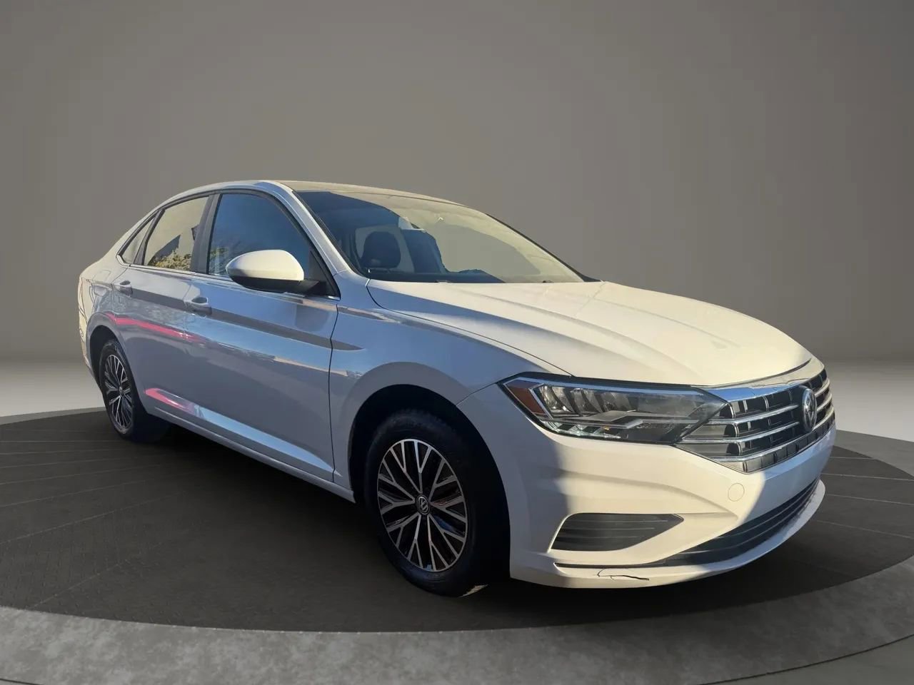 Used 2021 Volkswagen Jetta SE image 3