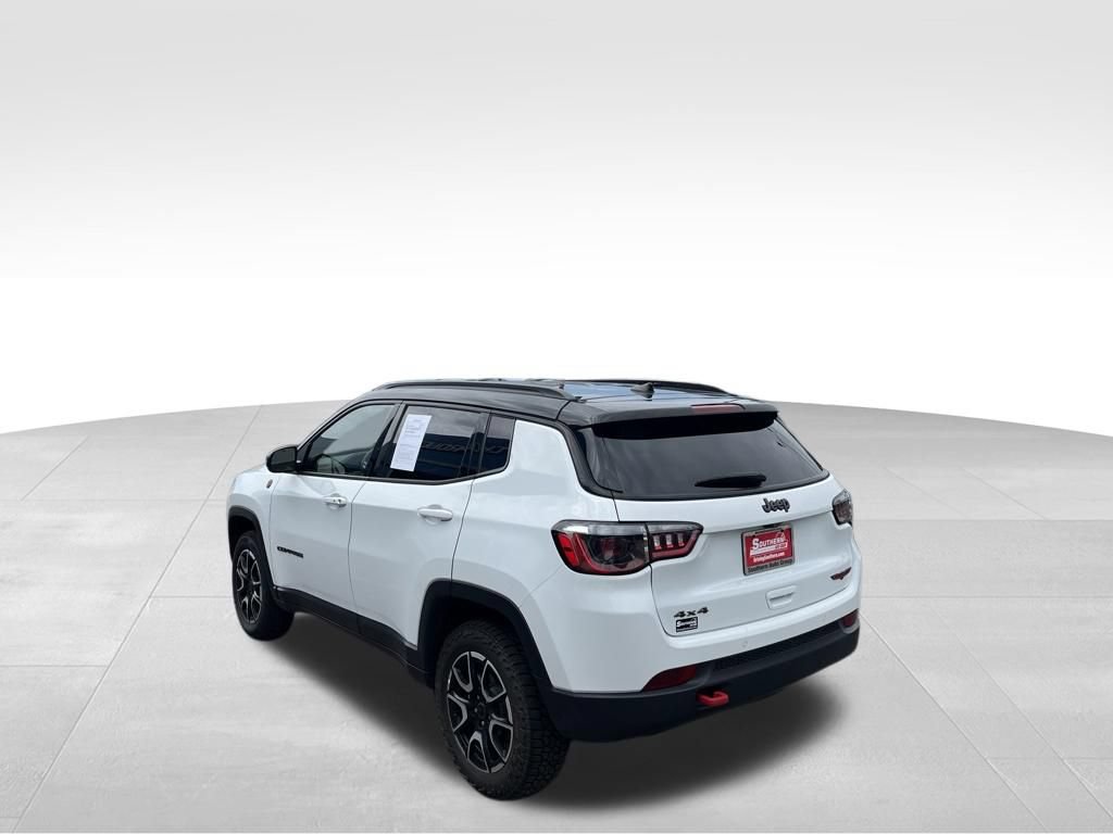 Used 2025 Jeep Compass Trailhawk AWD/4WD image 43