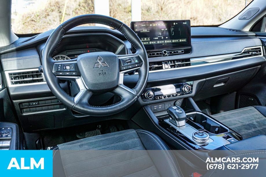Used 2025 Mitsubishi Outlander SE image 29