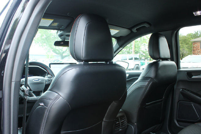 Used 2024 Ford Escape ST-Line w/ Tech Pack #1 AWD/4WD image 32