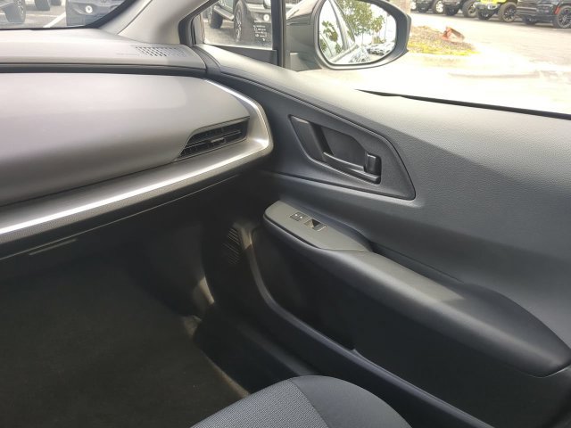 Used 2025 Toyota Prius LE FWD image 18