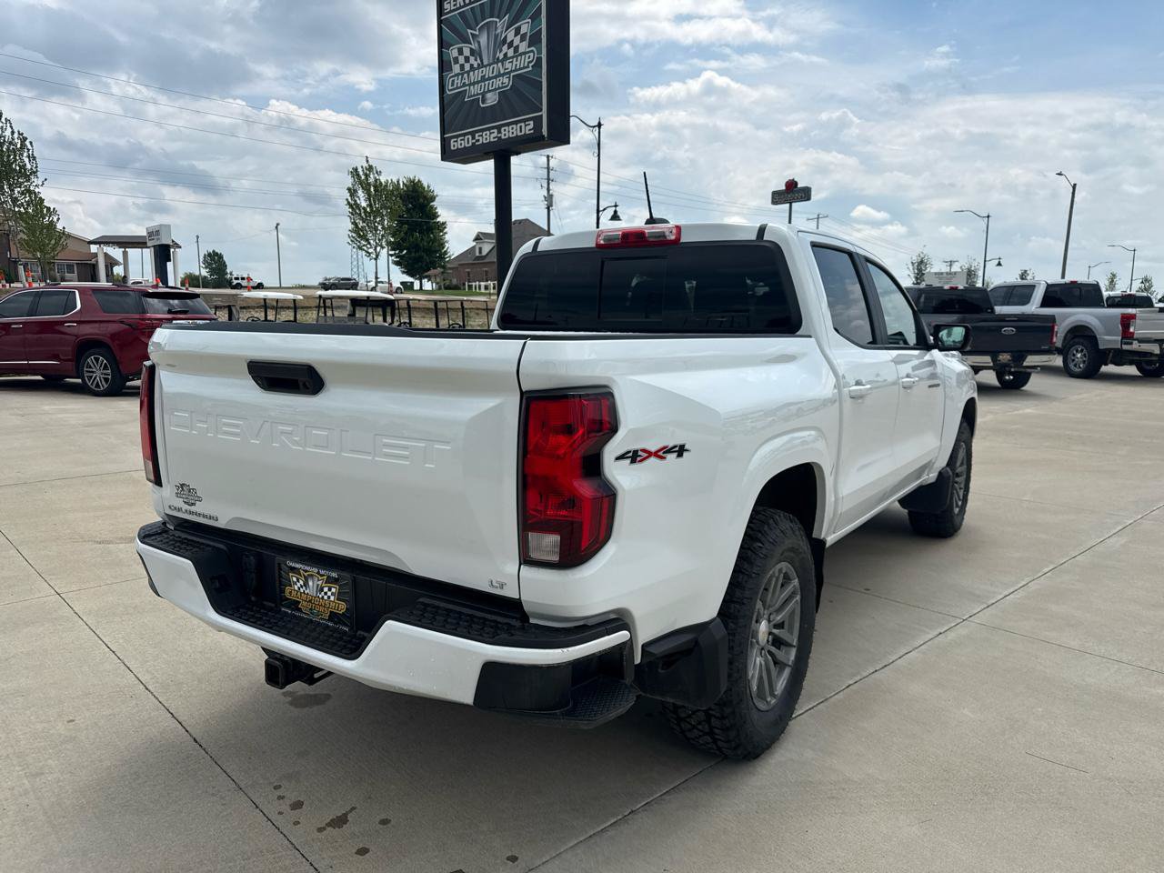Used 2024 Chevrolet Colorado LT w/ LT Convenience Package II AWD/4WD image 5