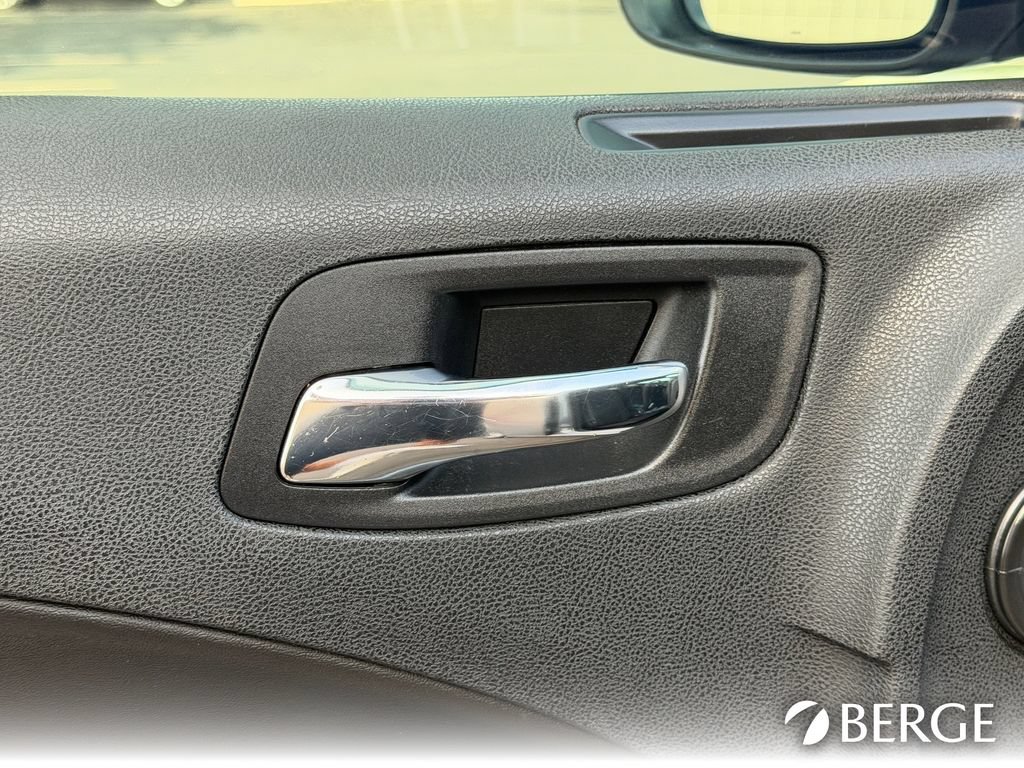 Used 2011 Dodge Charger SE RWD image 16