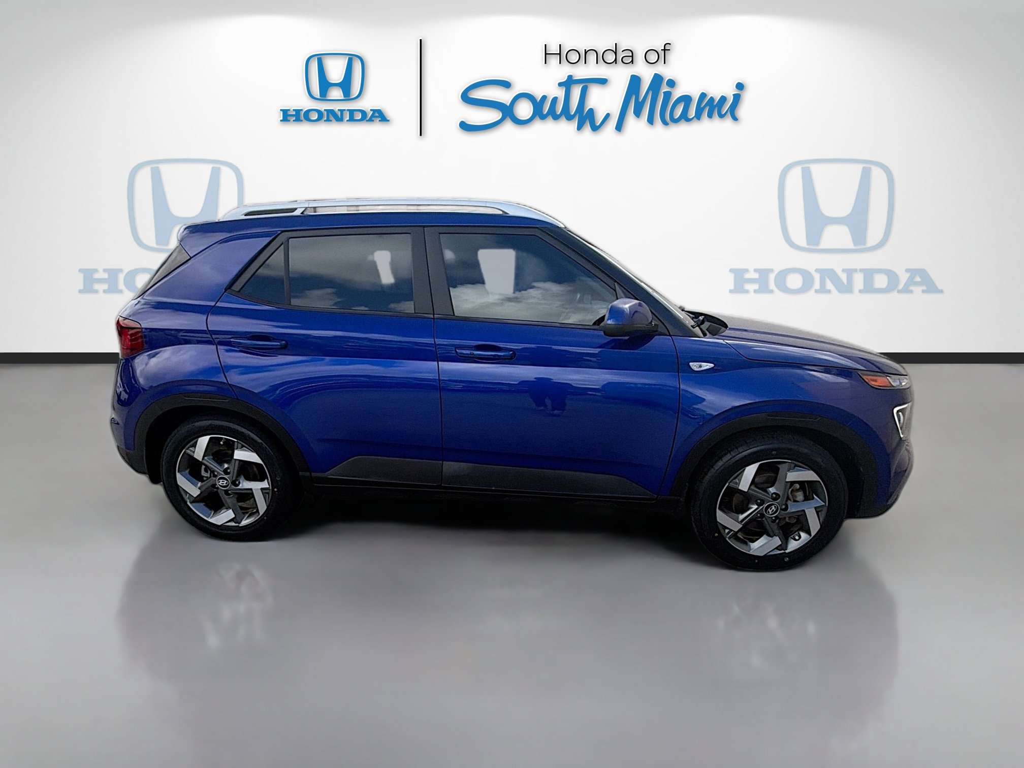 Used 2022 Hyundai Venue Limited FWD image 8