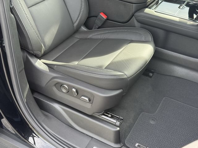 Used 2026 GMC Yukon Denali w/ Sun & Power Step Package AWD/4WD image 19