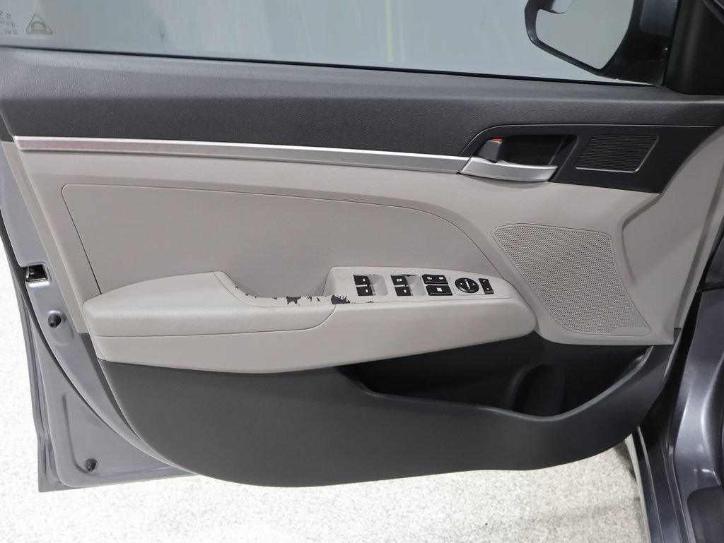 Used 2019 Hyundai Elantra SE FWD image 12