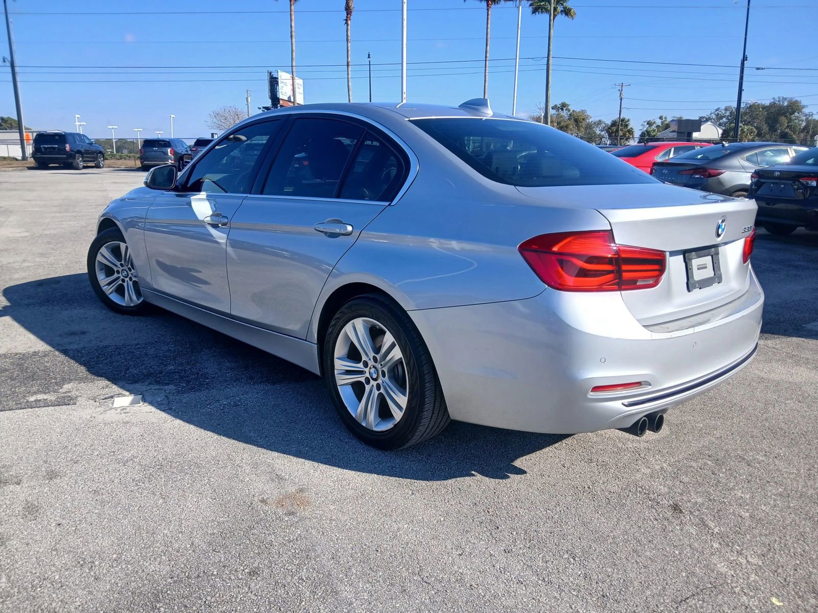 Used 2017 BMW 330i Sedan w/ Driver Assistance Package image 4