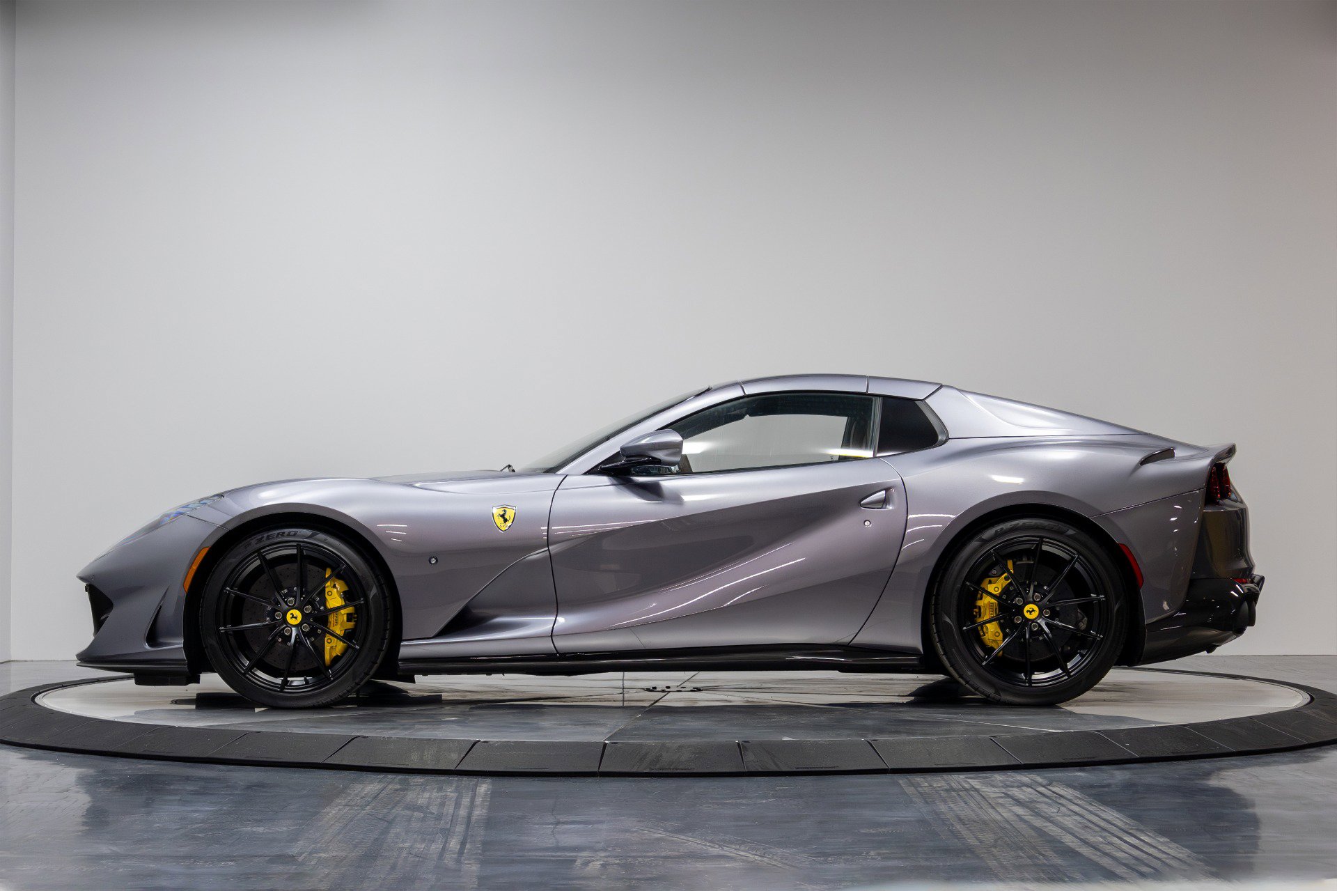 Used 2021 Ferrari 812 GTS image 30