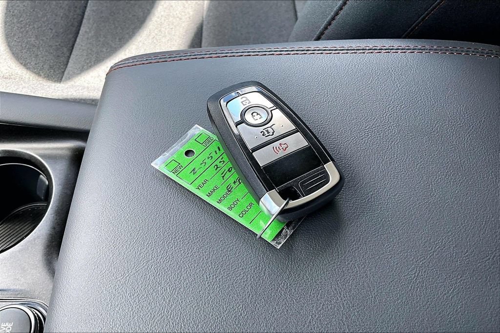Certified 2025 Ford Explorer Active AWD/4WD image 12
